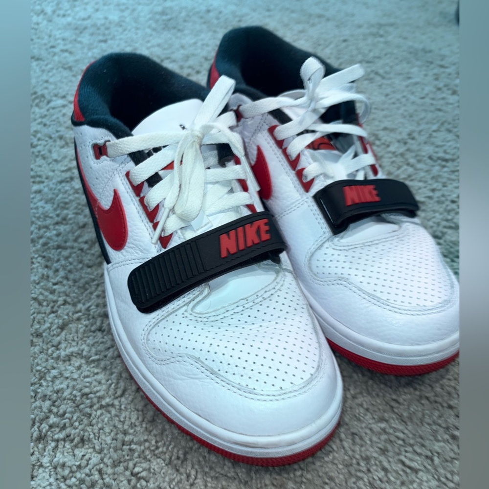 Men’s NIKE Air Force Low-Top